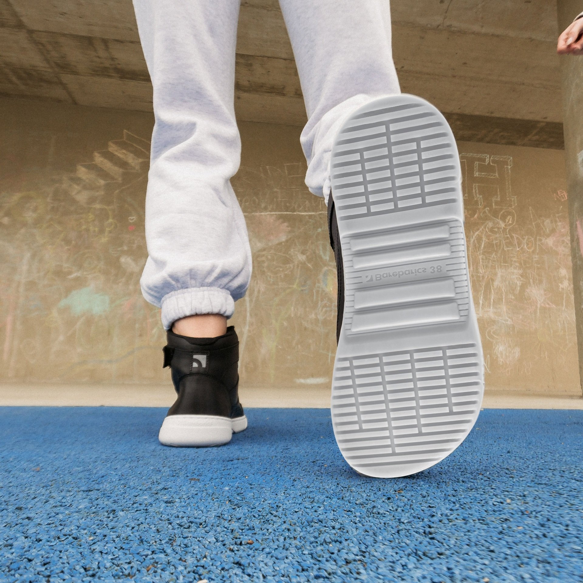 Кроссовки Barebarics Zing высокий верх черные/белые