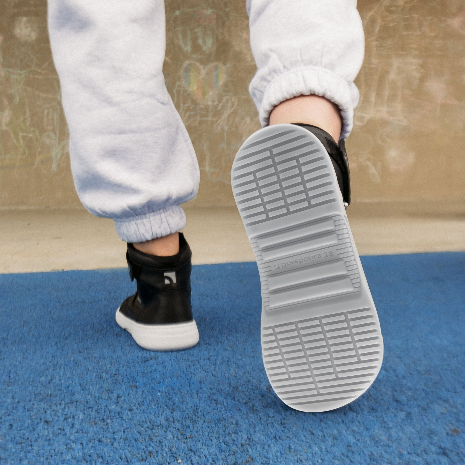 Кроссовки Barebarics Zing высокий верх черные/белые