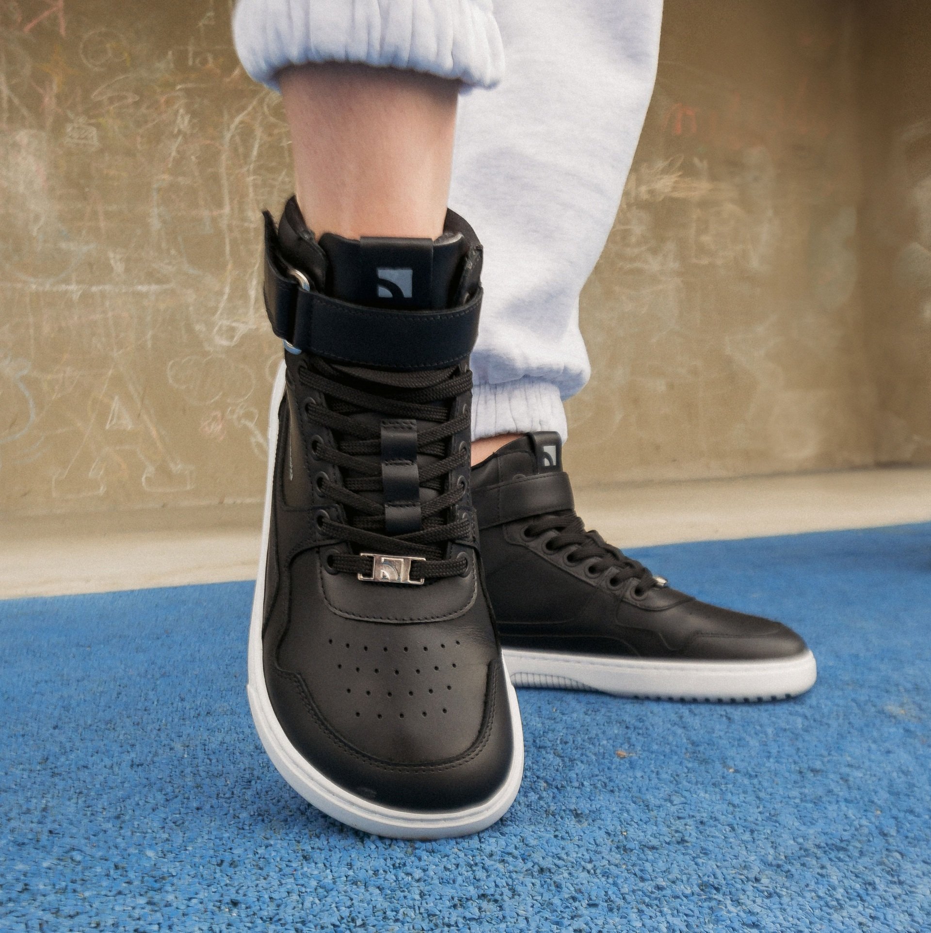 Кроссовки Barebarics Zing высокий верх черные/белые