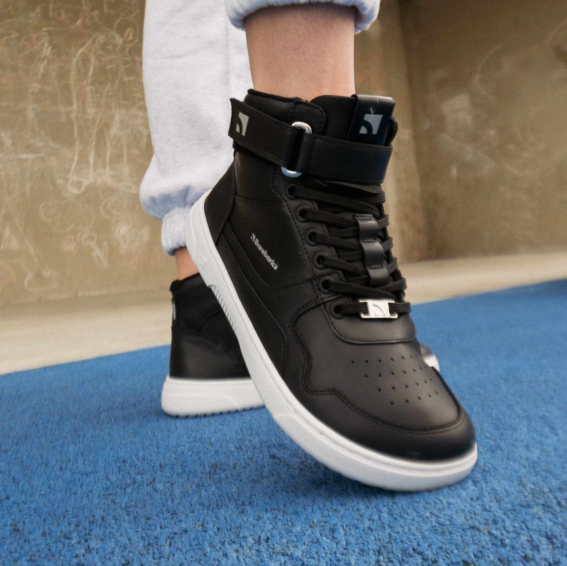 Кроссовки Barebarics Zing высокий верх черные/белые